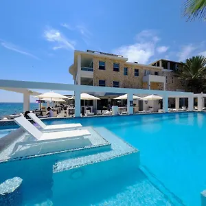https://saint-tropez-suites-and-apartments.comcaribbean.com